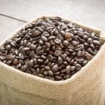 Penyebab Biji Kopi Pecah Saat Dikupas dan Cara Mencegahnya