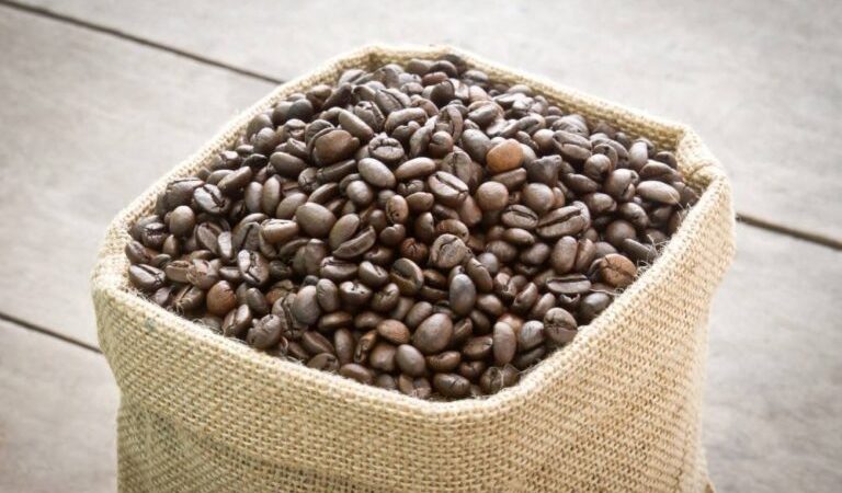 Penyebab Biji Kopi Pecah Saat Dikupas dan Cara Mencegahnya