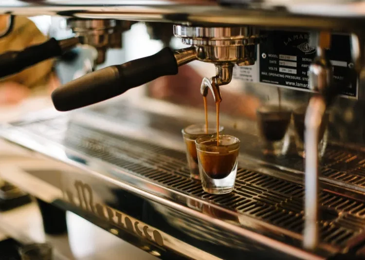 Proses Ekstraksi Kopi dengan Mesin