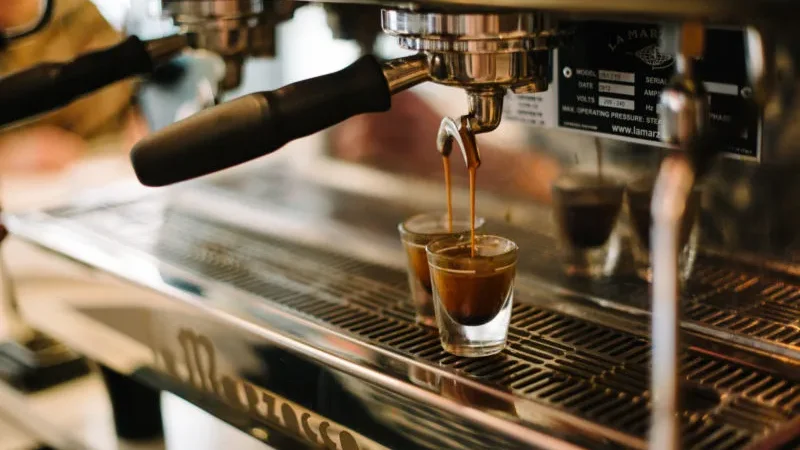 Proses Ekstraksi Kopi dengan Mesin untuk Hasil Lebih Konsisten
