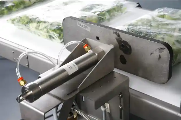 Sistem reject pneumatic pada check weigher untuk memisahkan produk berdasarkan berat