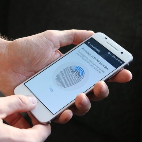 Kemudahan penggunaan absensi online dan fingerprint