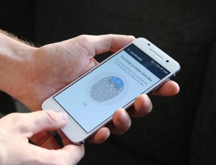 Kemudahan penggunaan absensi online dan fingerprint