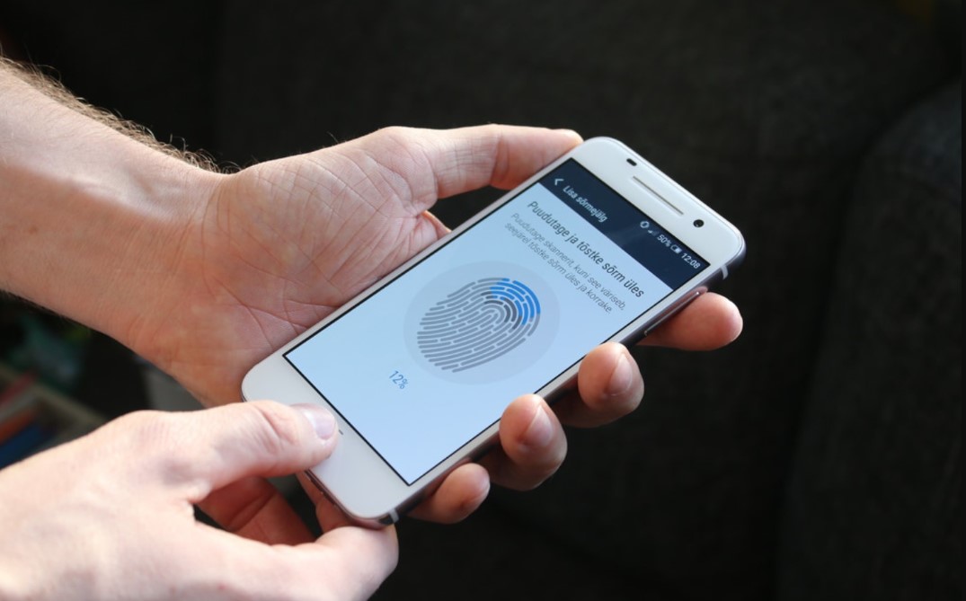 Kemudahan penggunaan absensi online dan fingerprint
