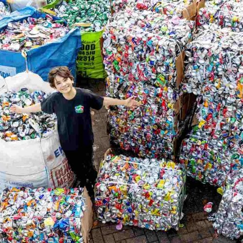 Pelajari cara menentukan kapasitas ideal usaha cacah plastik berdasarkan pasokan bahan, kemampuan mesin, biaya, dan permintaan pembeli.